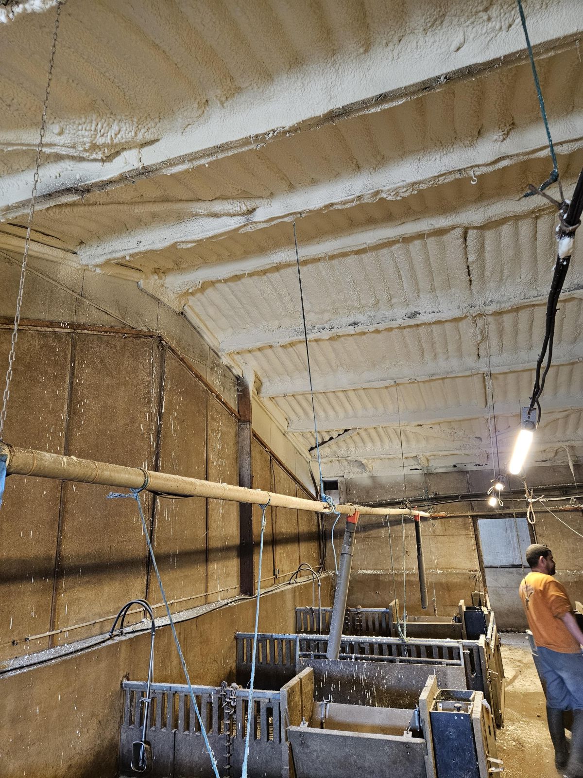 PROJECTION DE MOUSSE POLYURETHANE EN MATERNITEE AIRMETIC ISOLATION